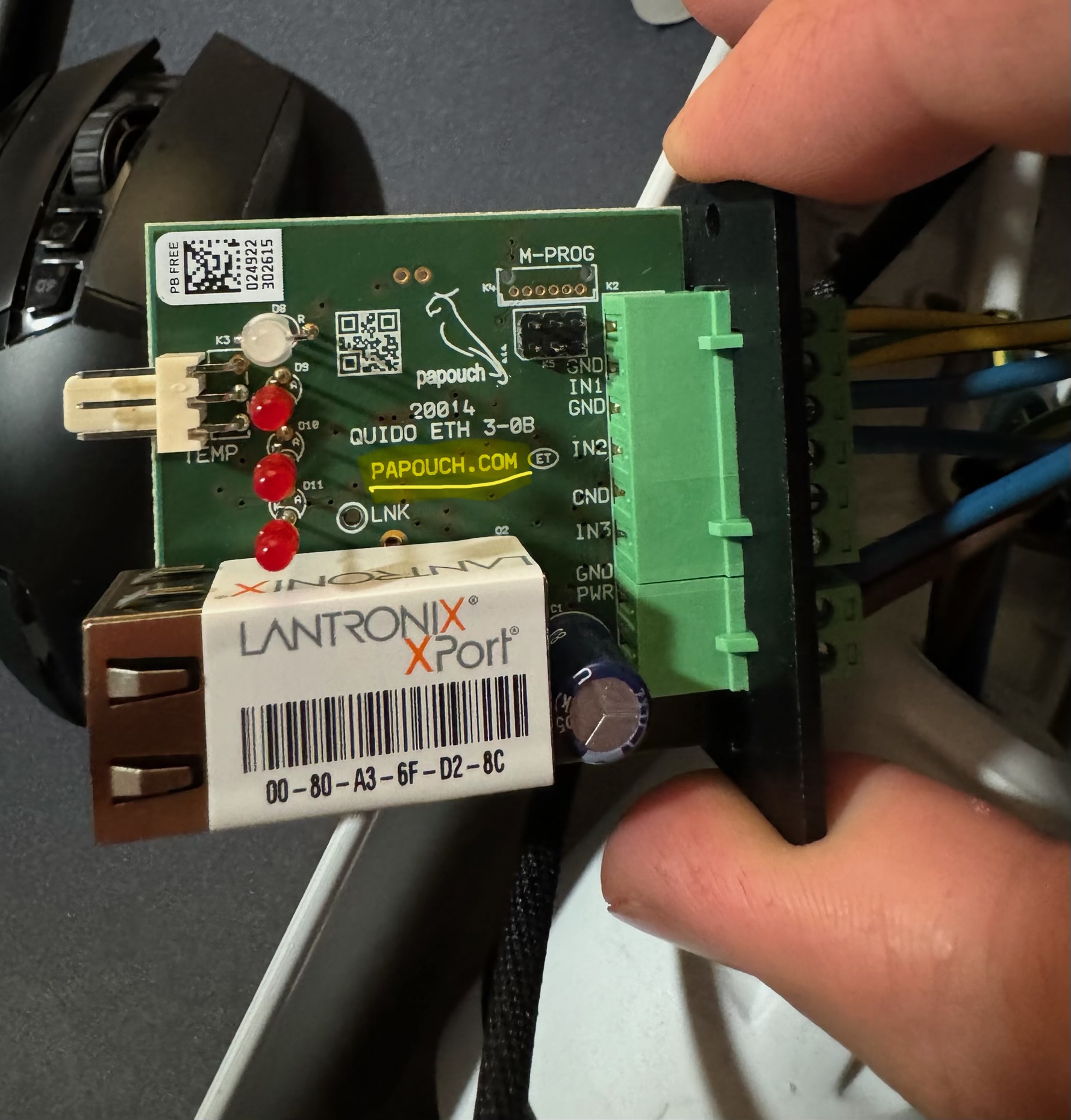 Monitoring environmentálních podmínek a alarmů